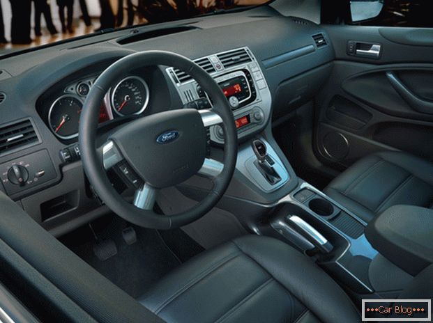Intérieur de voiture Ford Kuga наоборот более презентабелен в отличии от внешности автомобиля