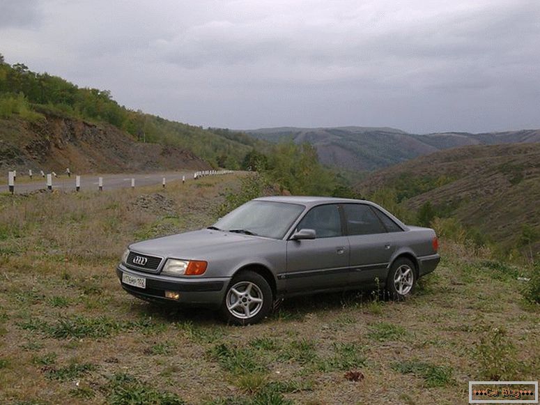 Audi 100 2,3 photos