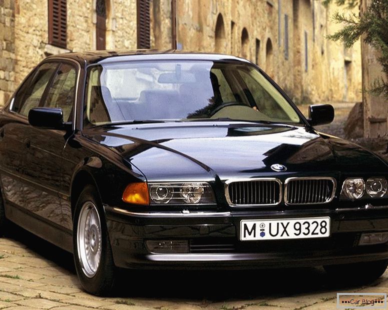 BMW-7-E38