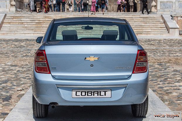 Voiture Chevrolet Cobalt: vue arrière