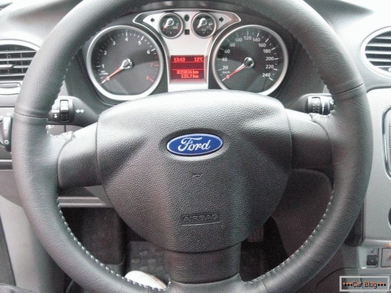 Ford Focus 2 volant