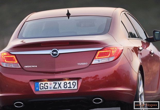 Opel Insignia Car: Vue arrière