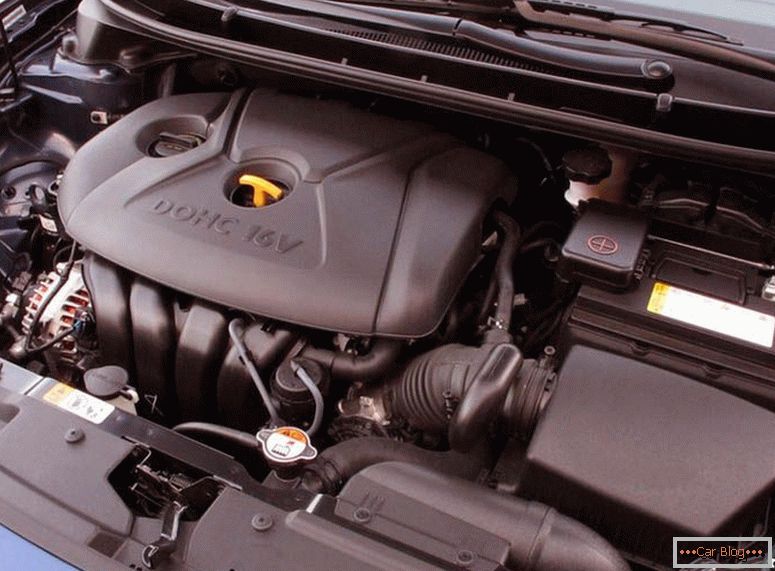 Hyundai Elantra photo двигатель