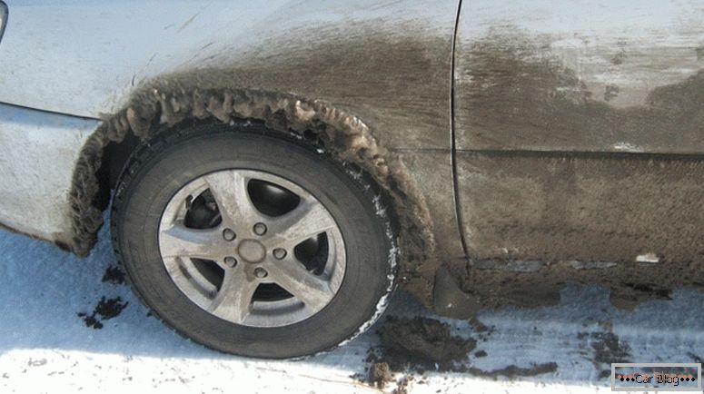 Comment laver une voiture en hiver
