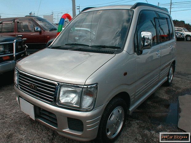 Daihatsu Move voiture