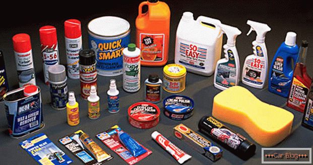 Il existe aujourd'hui une large gamme de produits de nettoyage pour voitures.