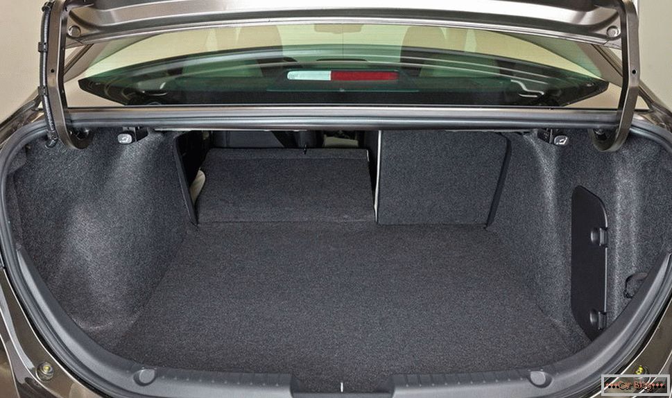 Mazda 3 - coffre
