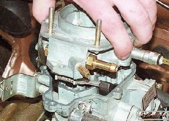 Installation du carburateur VAZ 2108