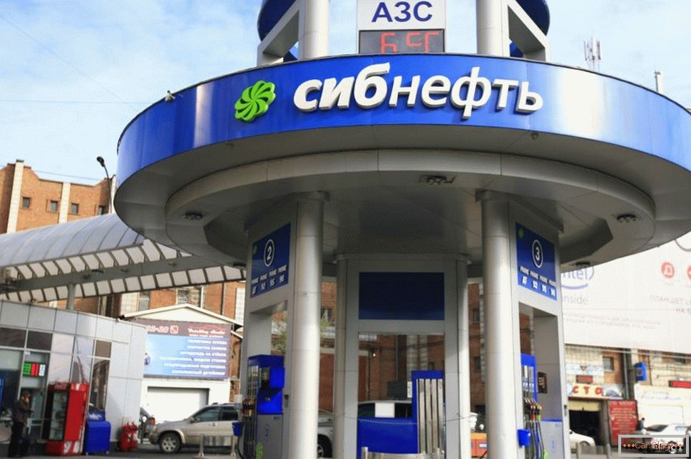 Station d'essence Phaeton de Russie