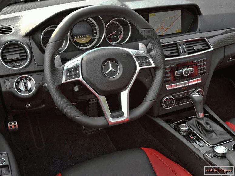 Intérieur de voiture Mercedes Benz Classe C 2014
