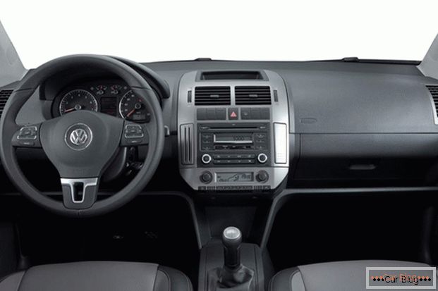 À l'intérieur de la Volkswagen Polo
