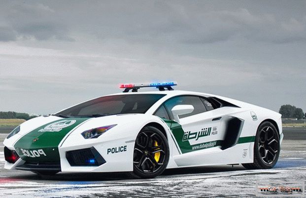 De bonnes voitures de police sont nécessaires pour lutter efficacement contre la criminalité.