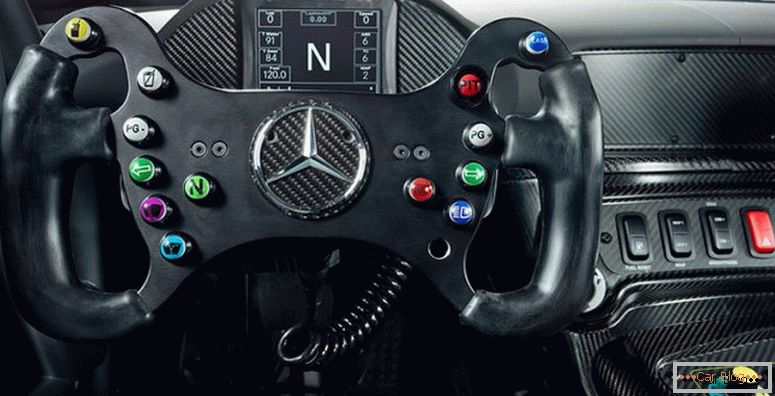 Conduire une Mercedes-AMG GT4
