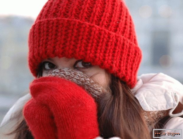Si vous êtes coincé en hiver dans une voiture calée, habillez-vous chaudement