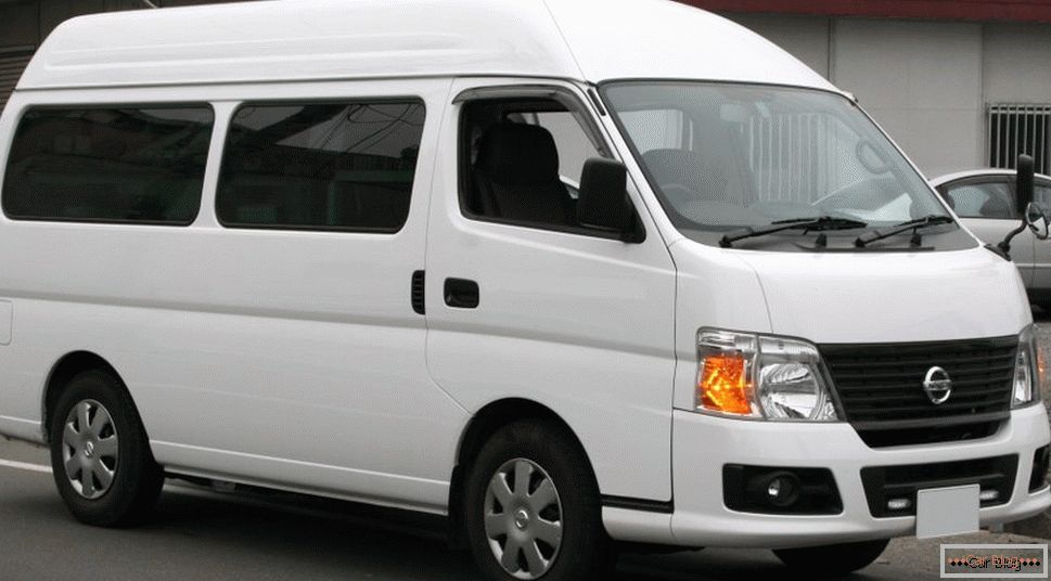 Minibus Nissan Caravanee