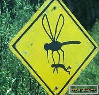 Étrange panneau de signalisation de moustique