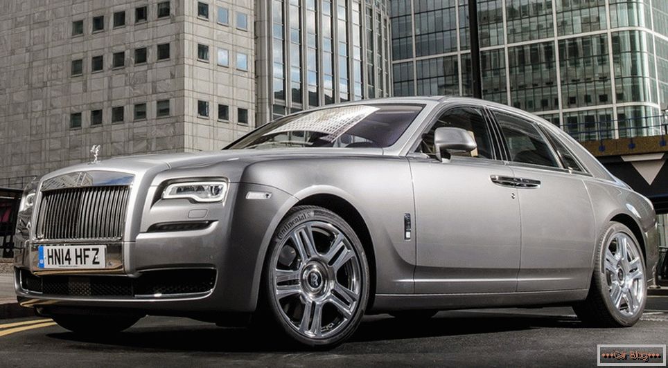 Rolls-Royces, Maserati et autres voitures de classe