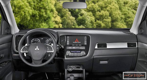 La voiture Mitsubishi Outlander plaira au propriétaire avec un niveau de finition élevé