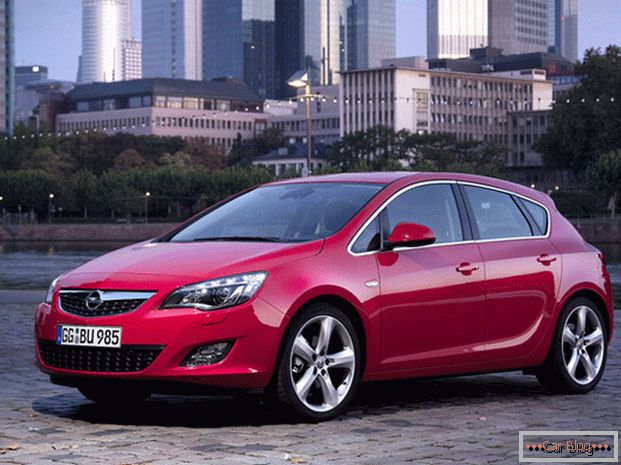 Confort et praticité - caractéristiques de la voiture Opel Astra