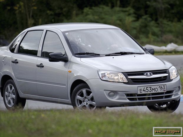Les constructeurs automobiles Lada Granta tentent de prendre en compte les besoins des conducteurs russes