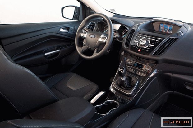 Ford Kuga dispose d'une cabine spacieuse et confortable. 