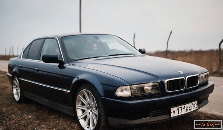 BMW 7 (E38) photo
