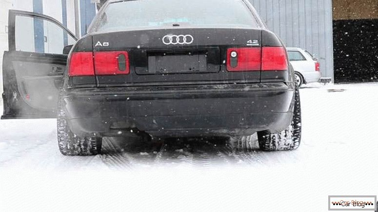 Audi A8 (D24D) дрetфт по снегу