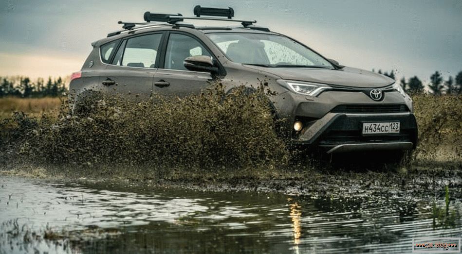 Toyota начала продавать в России спецверсию RAV4 Aventure