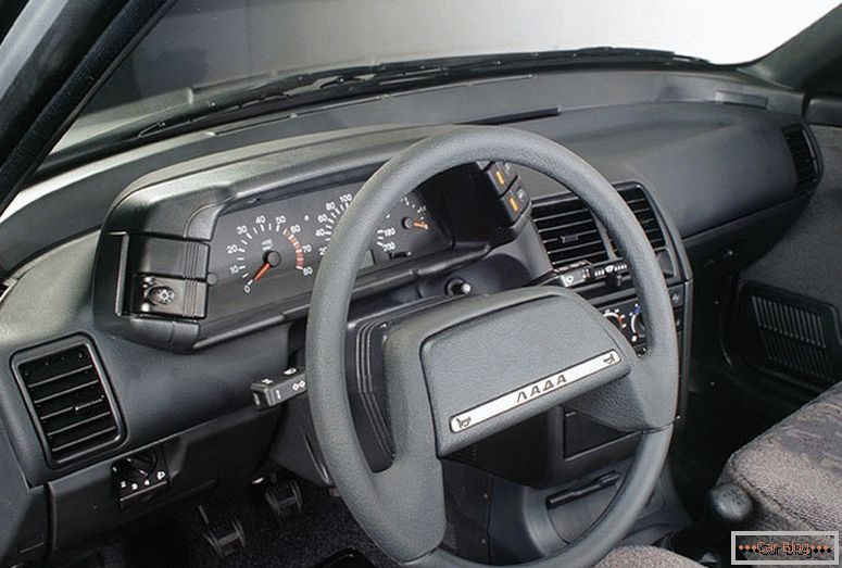 Design intérieur de la voiture VAZ 2110