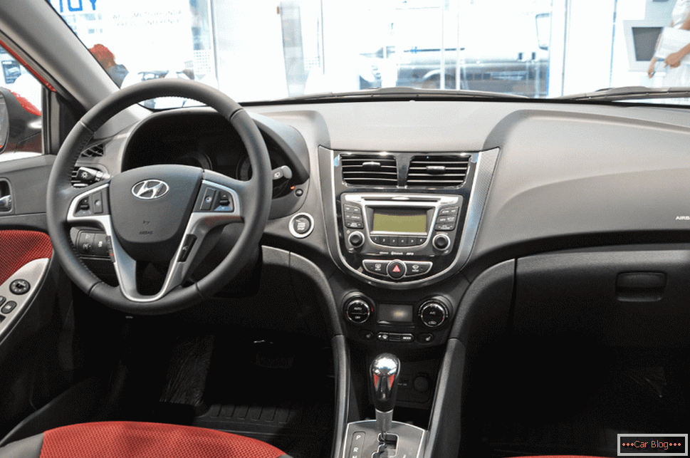 Intérieur de voiture Hyundai Solaris
